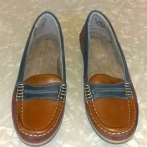 Naturalizer N5 comfort leather loafers.